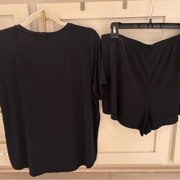 Barefoot Dreams Black Pajama Set Size Large - Picture 9 of 12